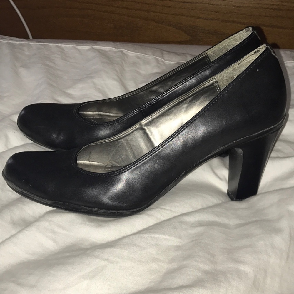 Black Patent low heeled pump
